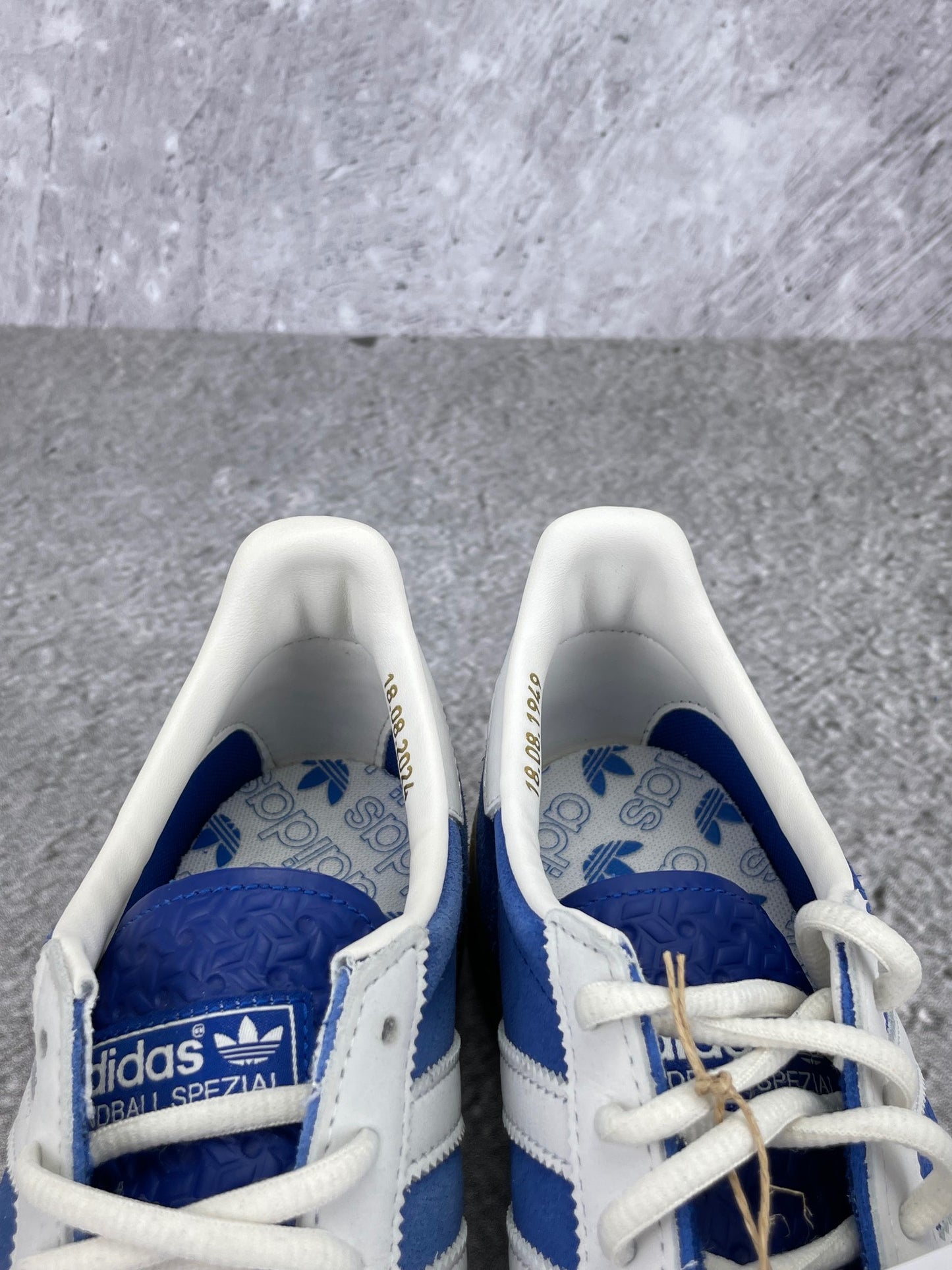 Adidas Handball Spezial 75th Anniversary - buty sportowe, zapiętki butów