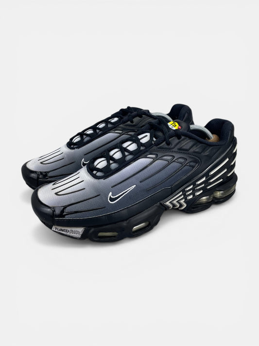 Nike Air Max Plus 3 Black White - buty sportowe, widok z boku