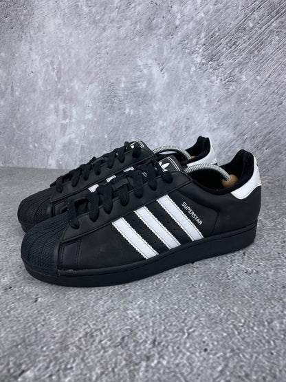 adidas Superstar II Black White - buty sportowe, widok z boku na tle studyjnym