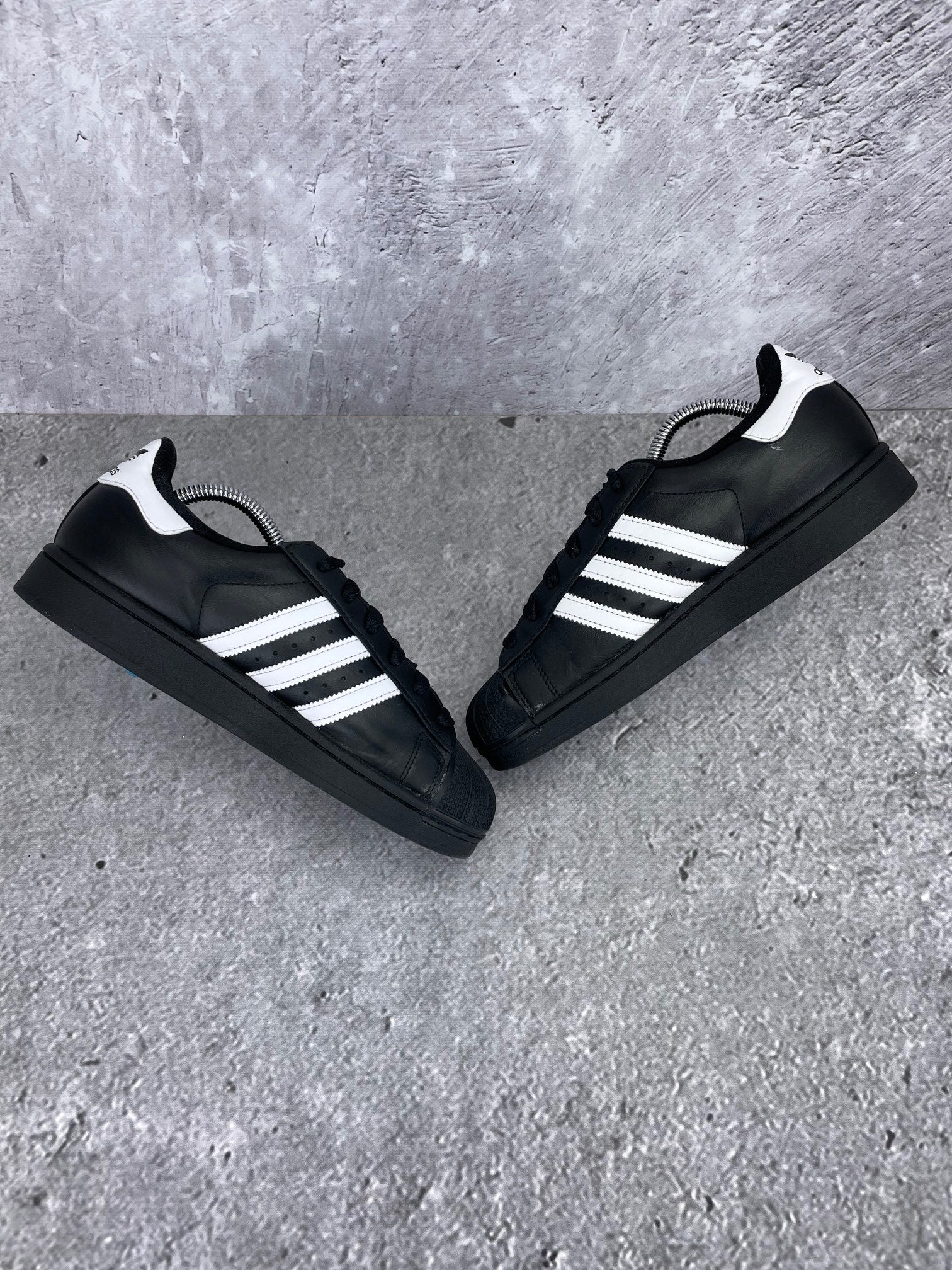 adidas Superstar II JH9977 - buty sportowe, zewnętrzny panel prawego buta