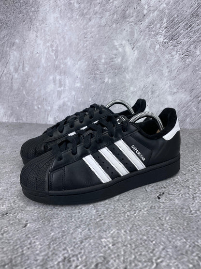 adidas Superstar II JH9977 - buty sportowe, widok z boku na tle studyjnym