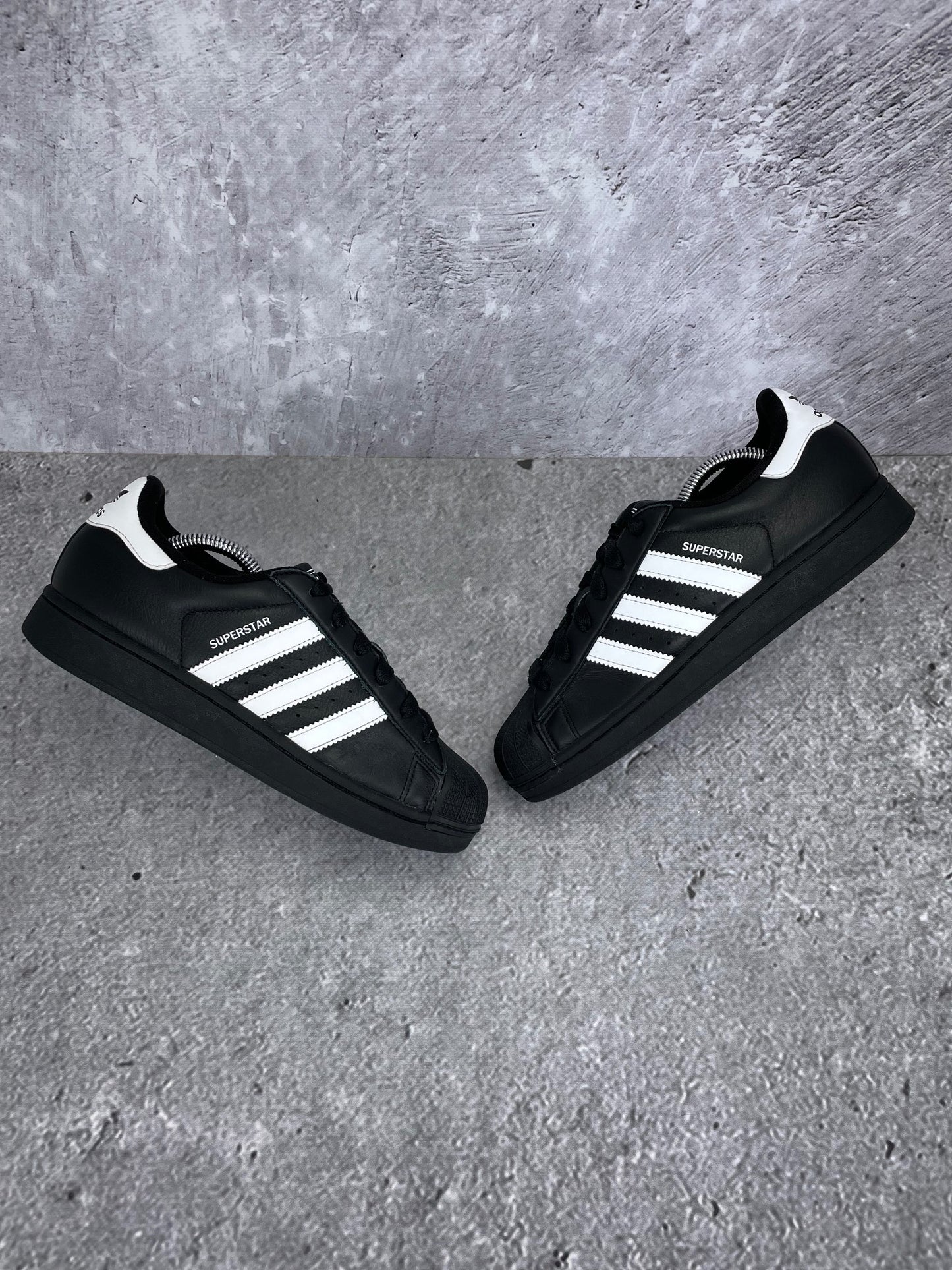 adidas Superstar II Black White - buty sportowe, widok z góry na zewnętrzną stronę butów