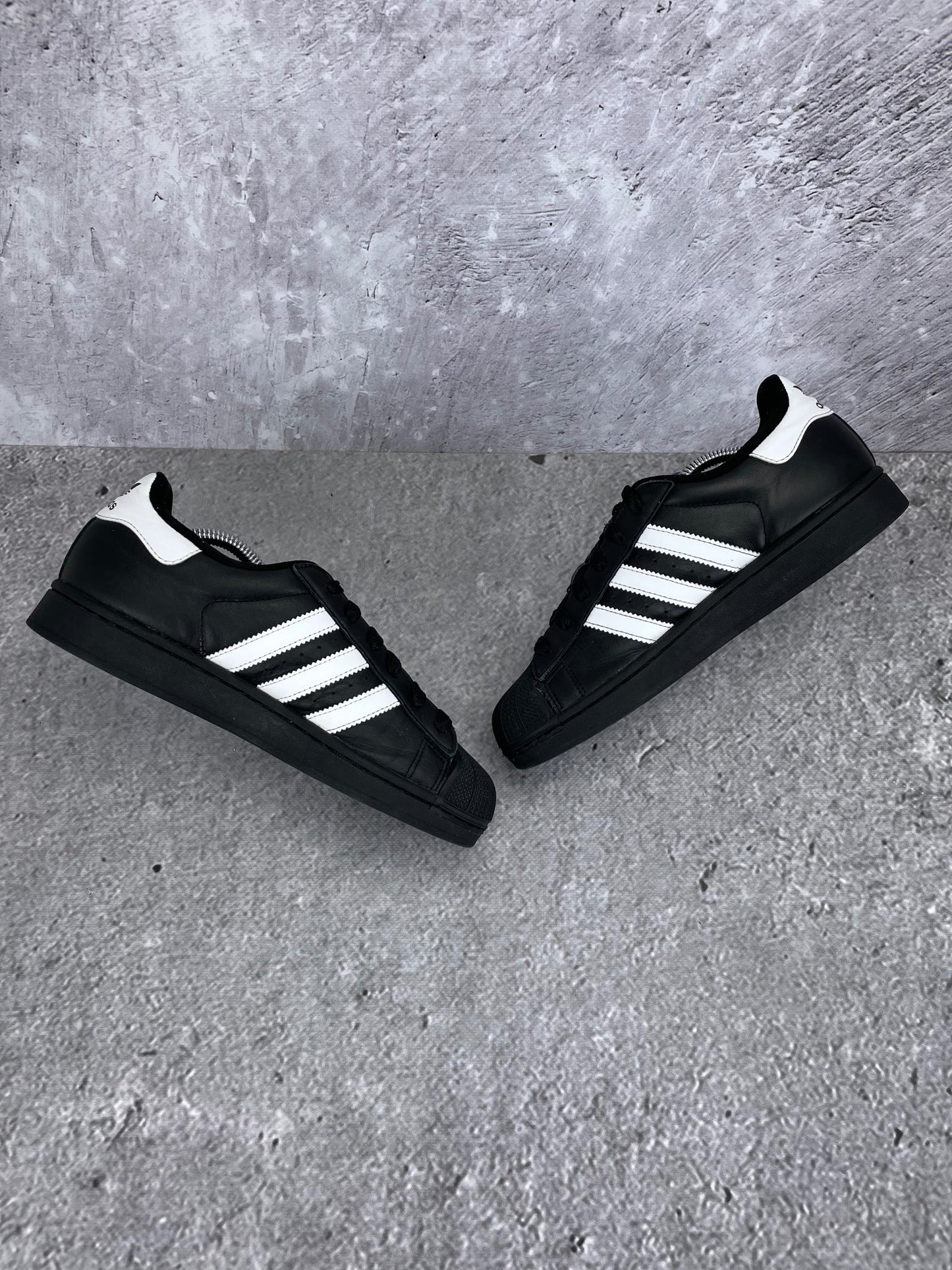 adidas Superstar II Black White - buty sportowe, zewnętrzny panel prawego buta