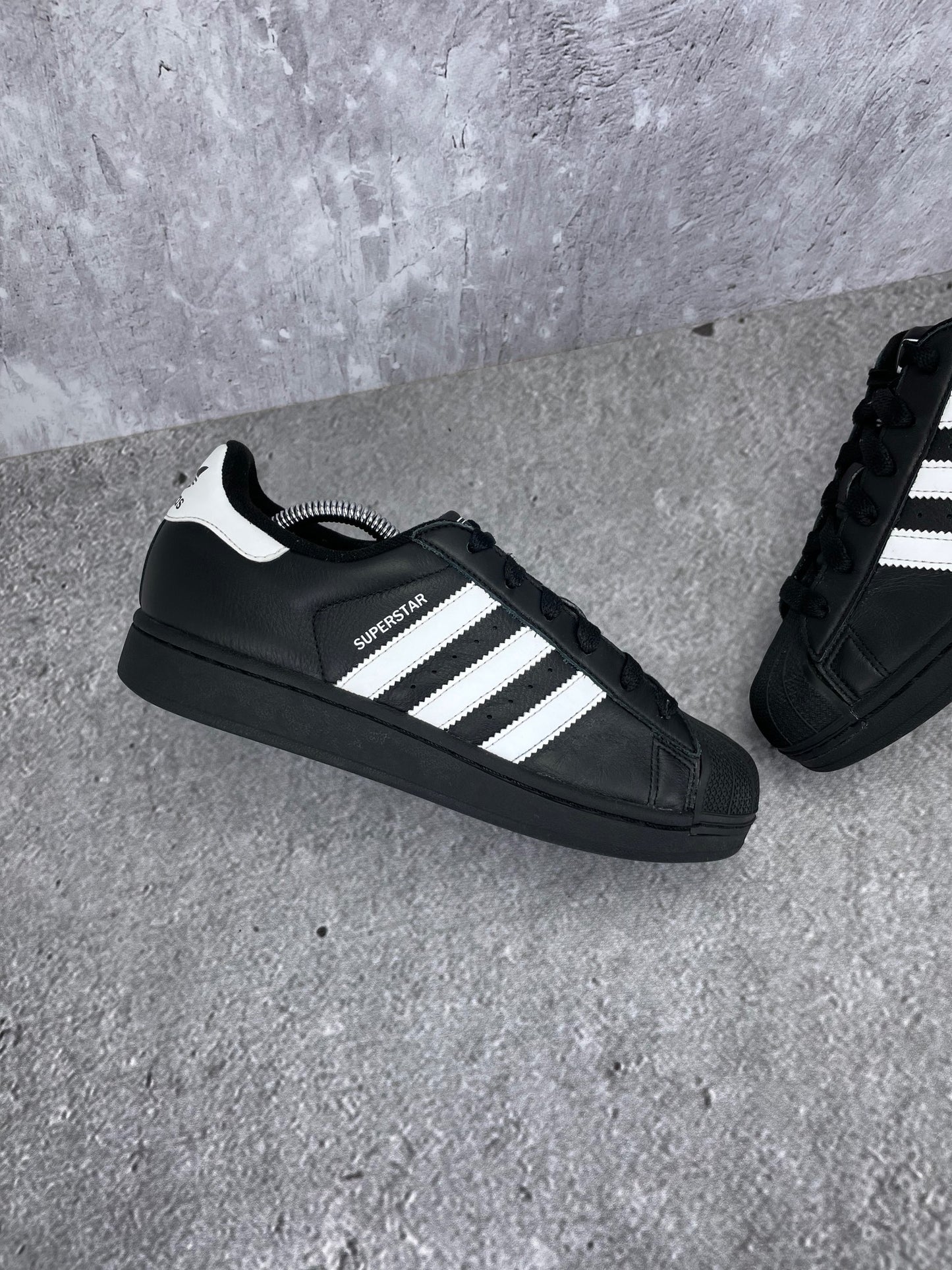 adidas Superstar II Black White - buty sportowe, zewnętrzny panel lewego buta