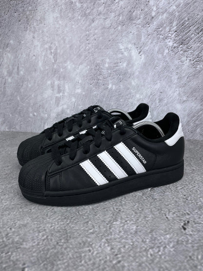 adidas Superstar II Black White - buty sportowe, widok z boku na tle studyjnym