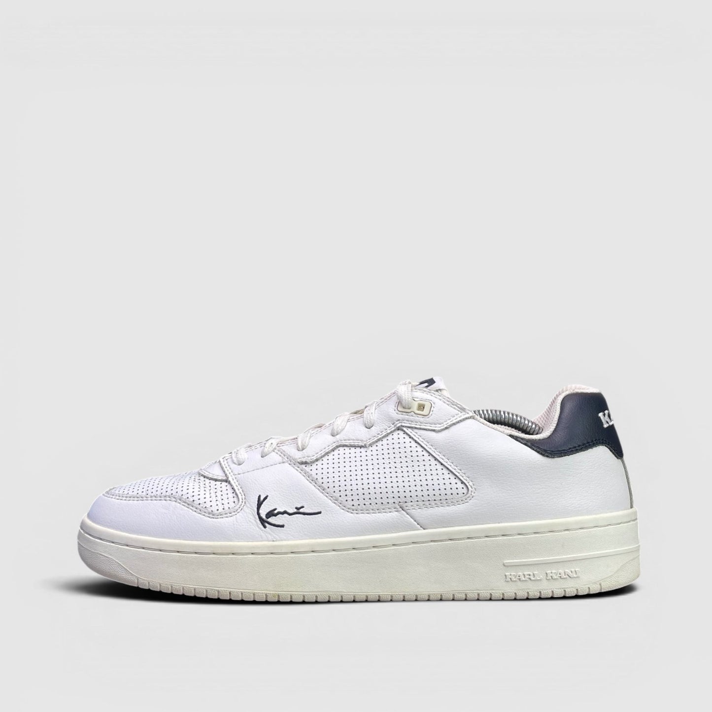 Karl Kani Sneakers — buty sportowe męskie w bardzo dobrym stanie rozmiar 46, boczny profil, lewa strona