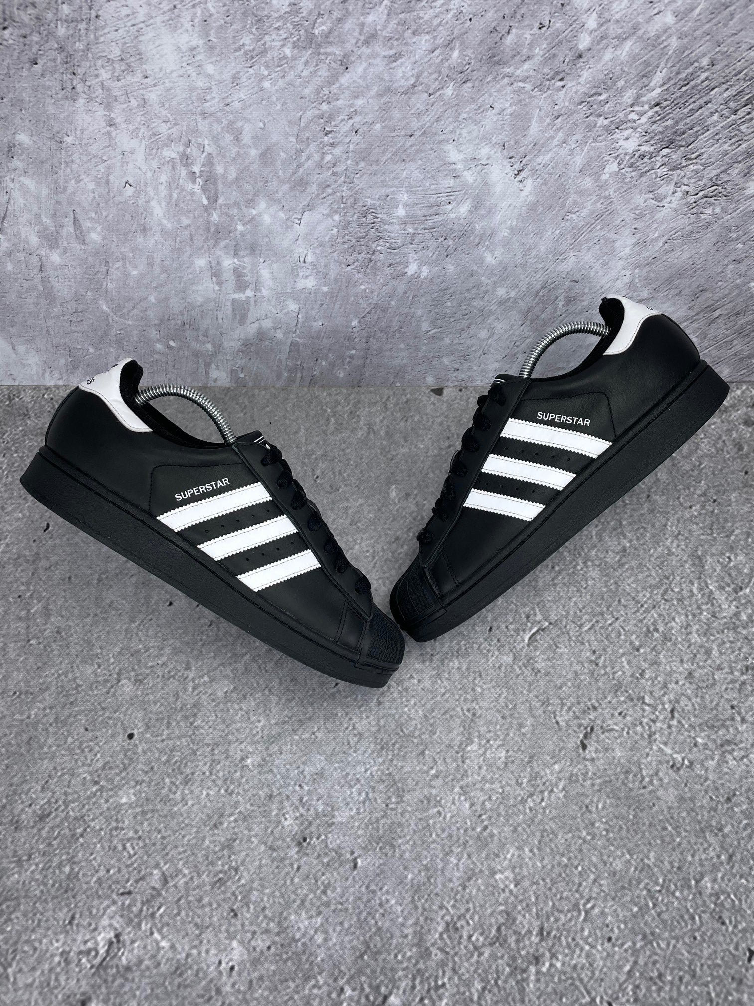 adidas Superstar II Black White - buty sportowe, widok z góry na zewnętrzną stronę butów