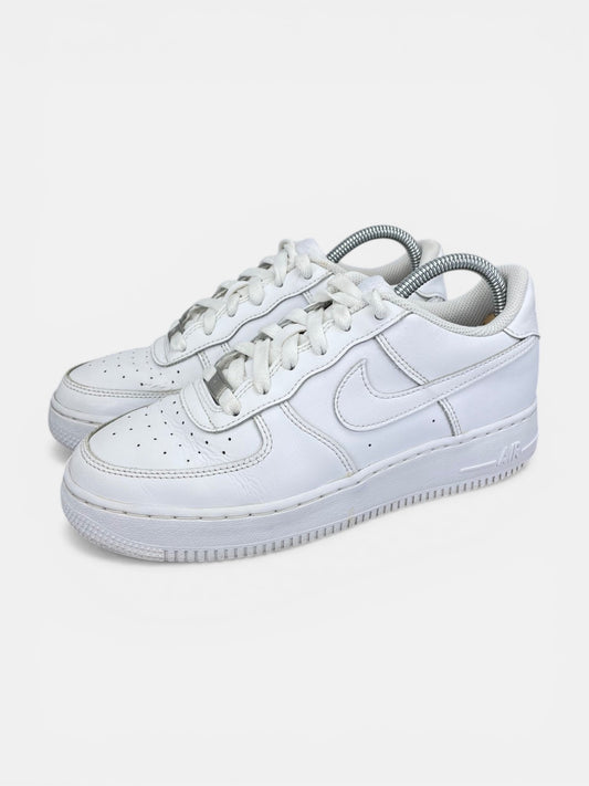 Nike Air Force 1 Low Triple White - buty sportowe, widok z boku