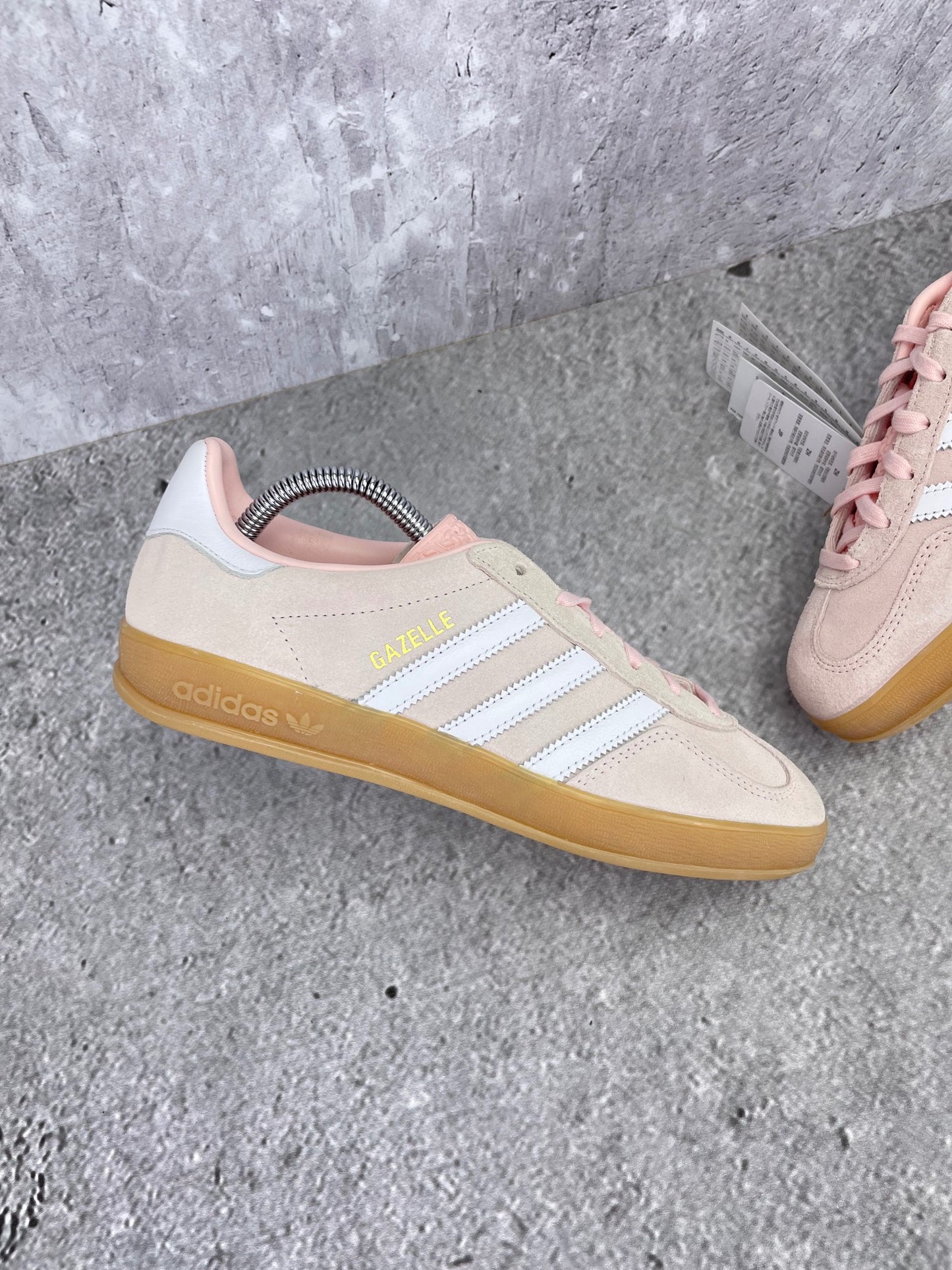 Adidas Gazelle Sandy Pink Gum - buty sportowe, zewnętrzny panel lewego buta