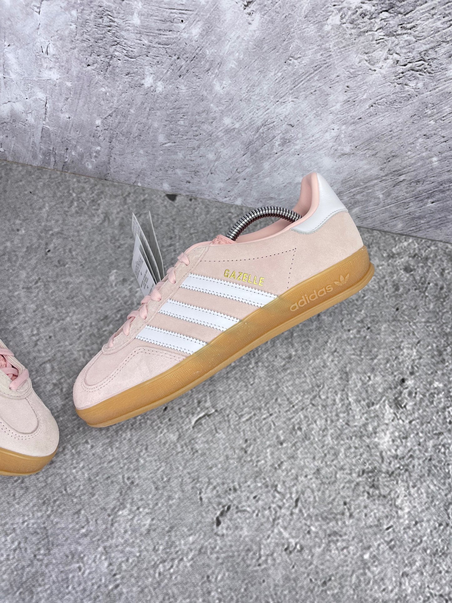 Adidas Gazelle Sandy Pink Gum - buty sportowe, widok z góry na wewnętrzną stronę butów