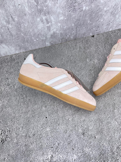 Adidas Gazelle Sandy Pink Gum - buty sportowe, wewnętrzny panel lewego buta
