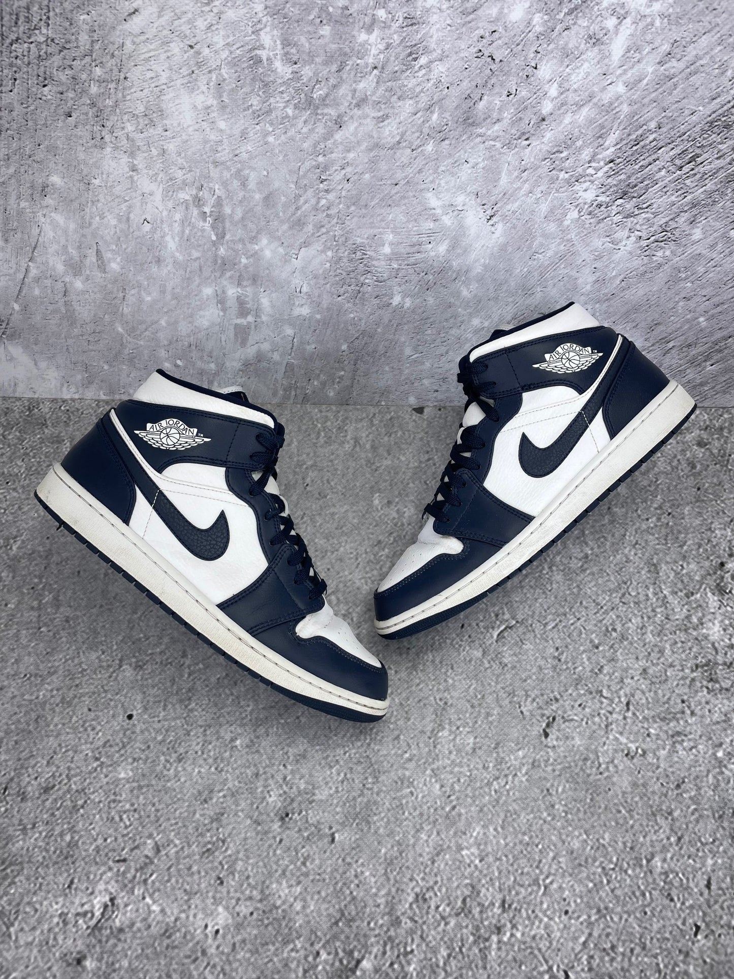 Jordan Air Jordan 1 Mid SE Obsidian - buty sportowe, widok z góry na zewnętrzną stronę butów
