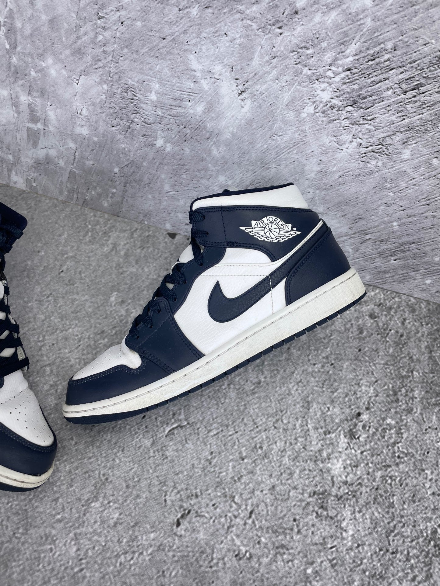 Jordan Air Jordan 1 Mid SE Obsidian - buty sportowe, widok z góry na wewnętrzną stronę butów