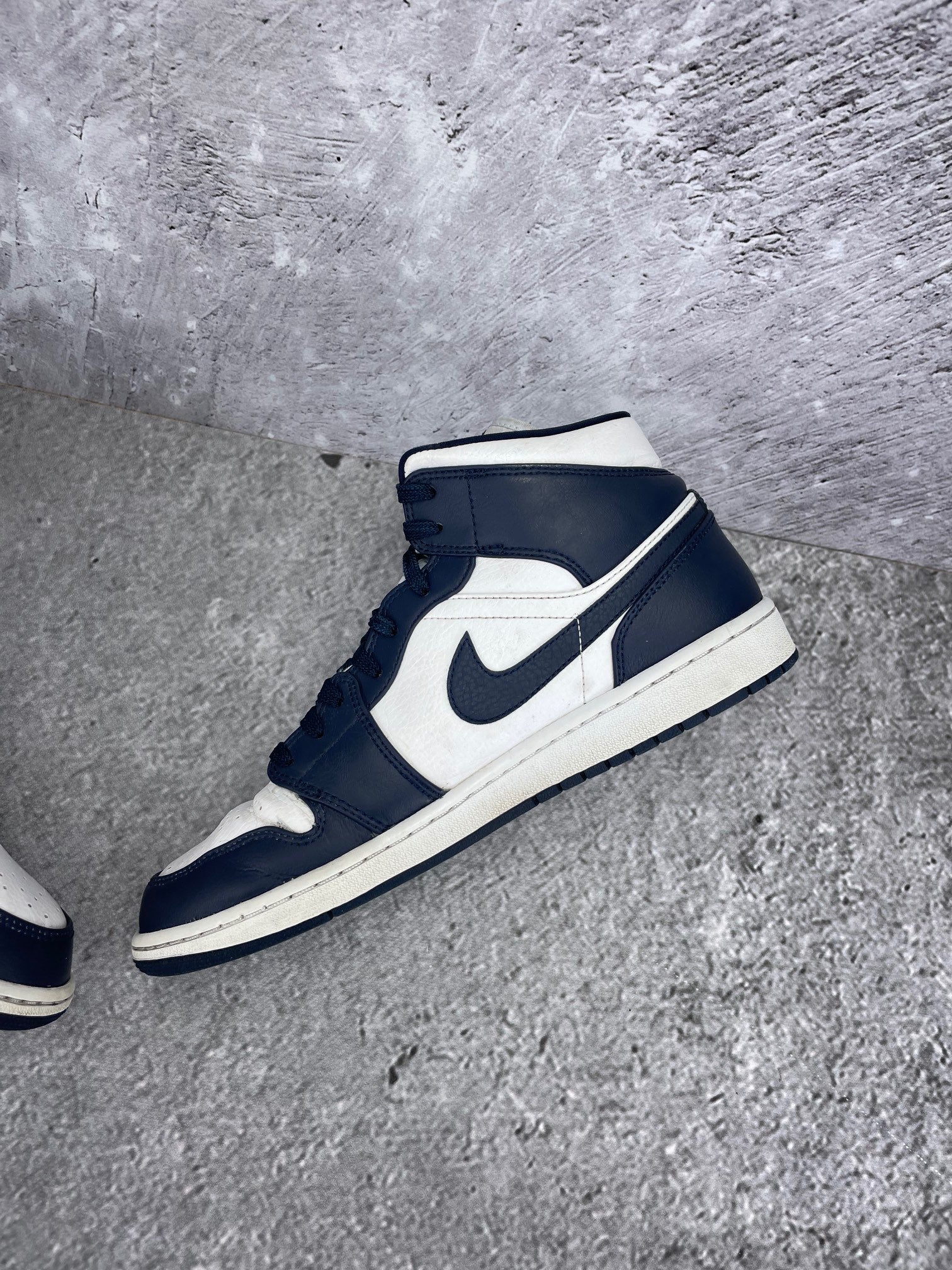 Jordan Air Jordan 1 Mid SE Obsidian - buty sportowe, wewnętrzny panel prawego buta