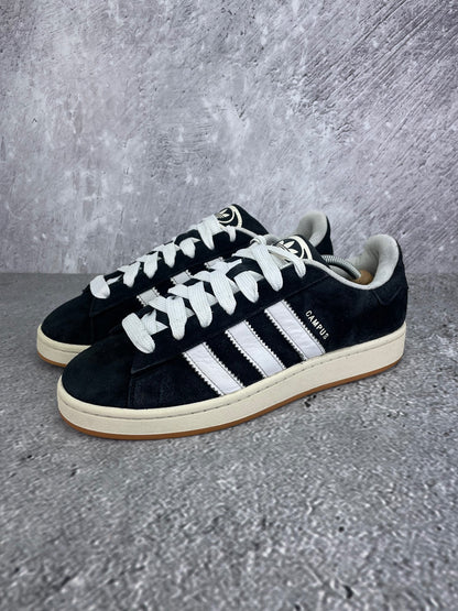 adidas Campus 00s HQ8708 - buty sportowe, widok z boku na tle studyjnym