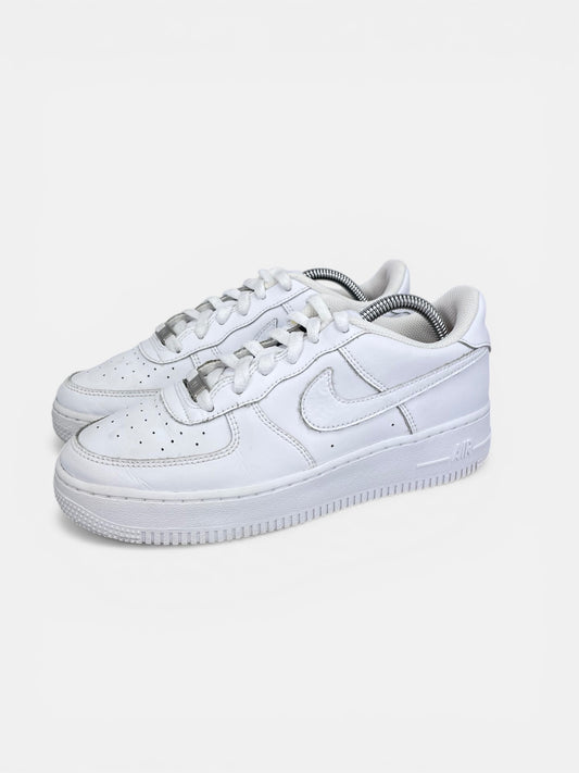 Nike Air Force 1 Low Triple White - buty sportowe, widok z boku