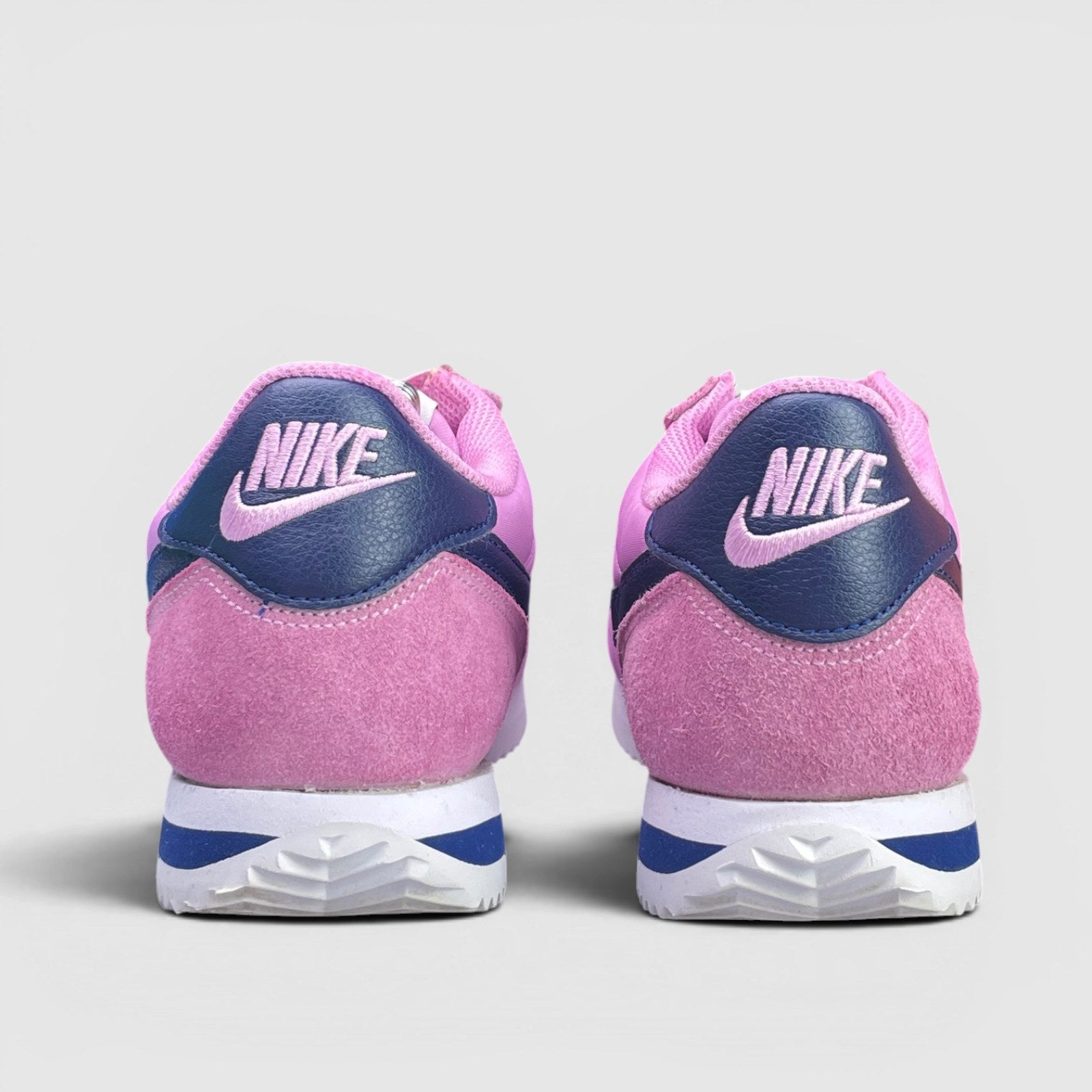 Nike Classic Cortez — buty sportowe damskie w bardzo dobrym stanie rozmiar 40, widok z tyłu