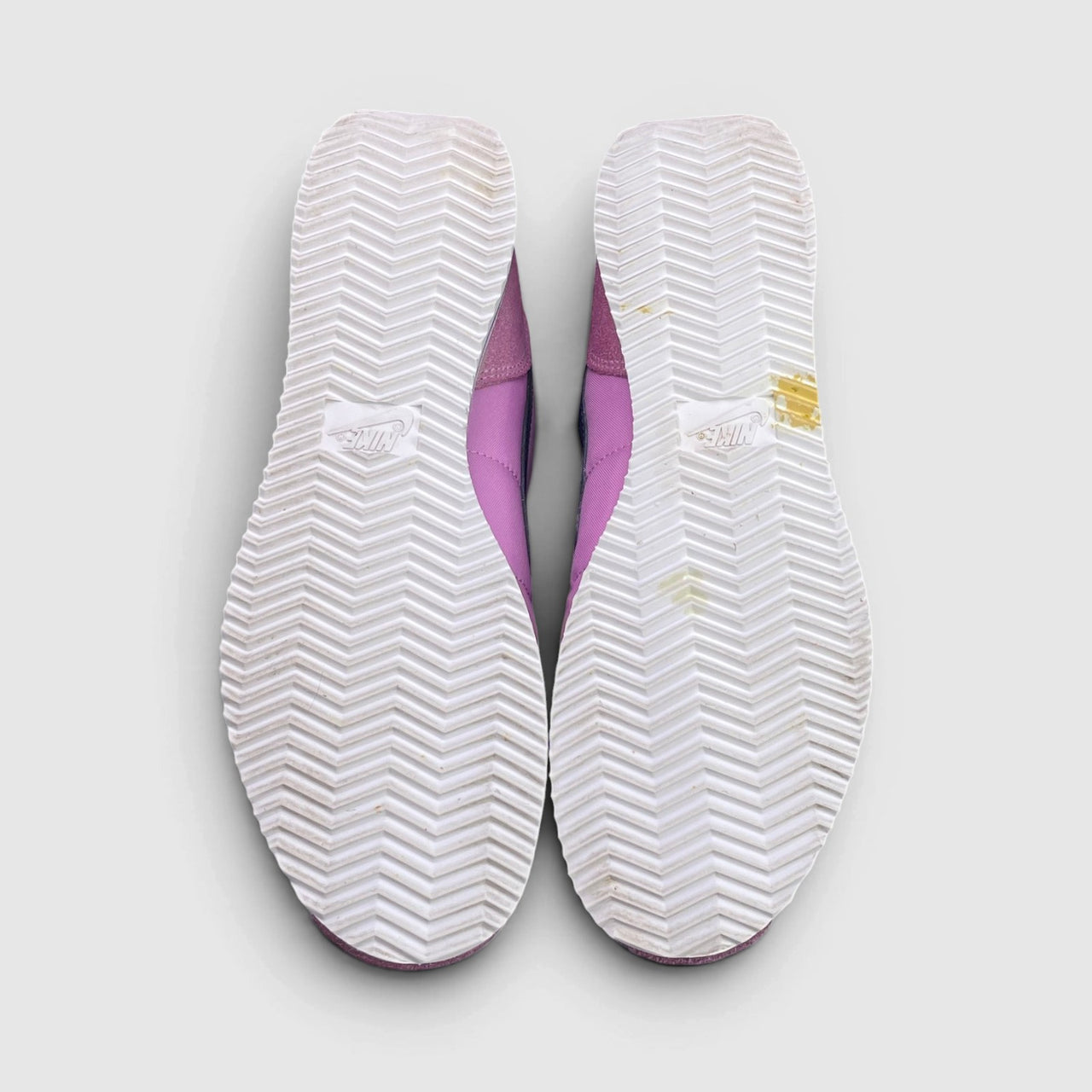 Nike Classic Cortez — buty sportowe damskie w bardzo dobrym stanie rozmiar 40, podeszwa