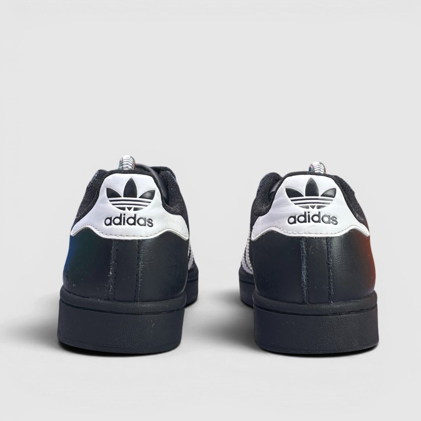 Adidas Superstar II — buty sportowe damskie w bardzo dobrym stanie rozmiar 36 2/3, widok z tyłu
