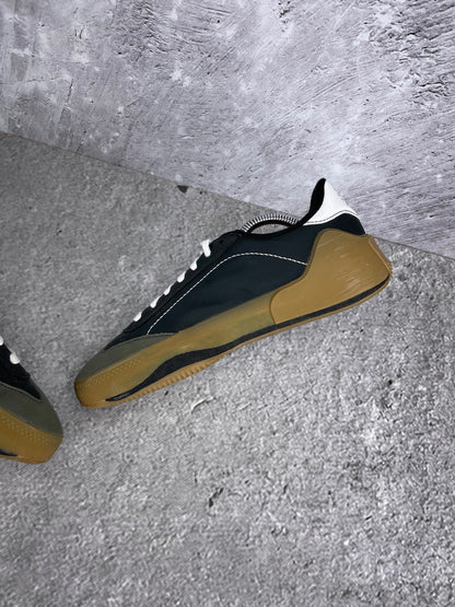 Adidas by Stella McCartney Court Boost Black White Gum - buty sportowe, wewnętrzny panel prawego buta