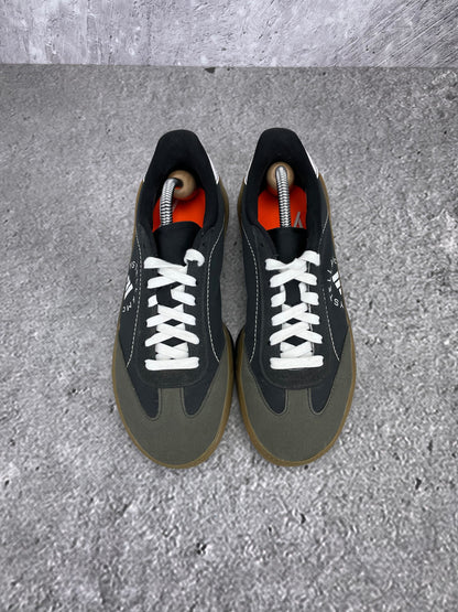 Adidas by Stella McCartney Court Boost Black White Gum - buty sportowe, widok z góry