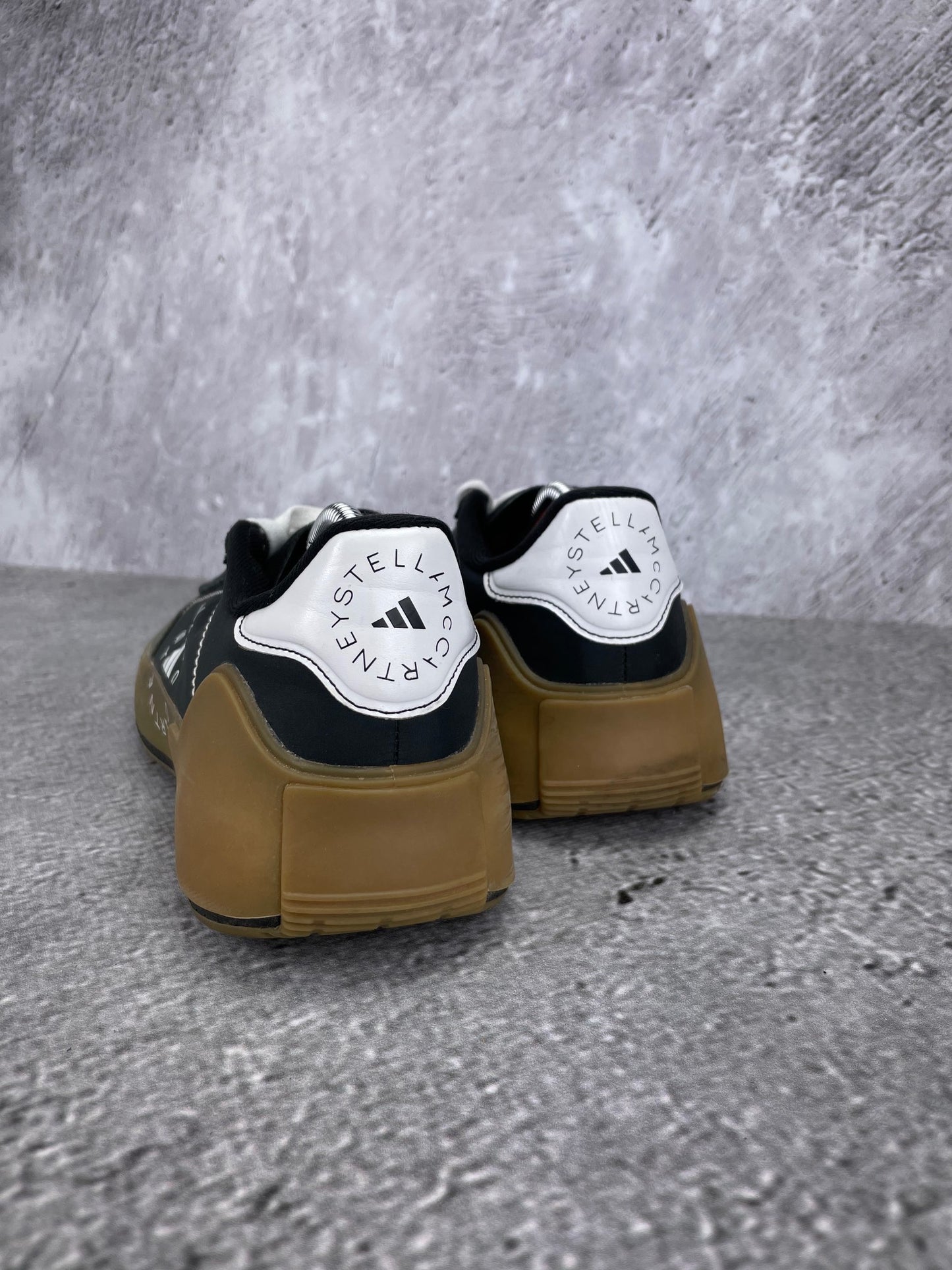 Adidas by Stella McCartney Court Boost Black White Gum - buty sportowe, widok z tyłu
