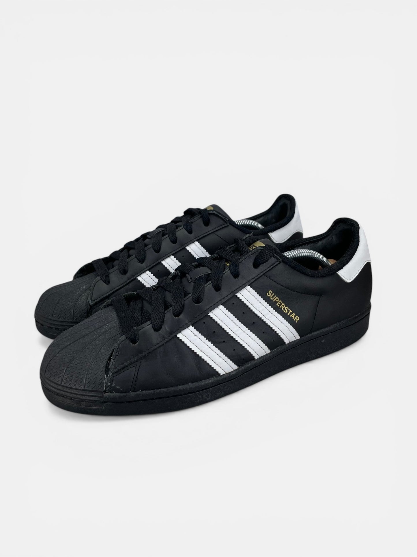 adidas Superstar “Core Black / Footwear White” Superstar Core Black - buty sportowe, widok z boku