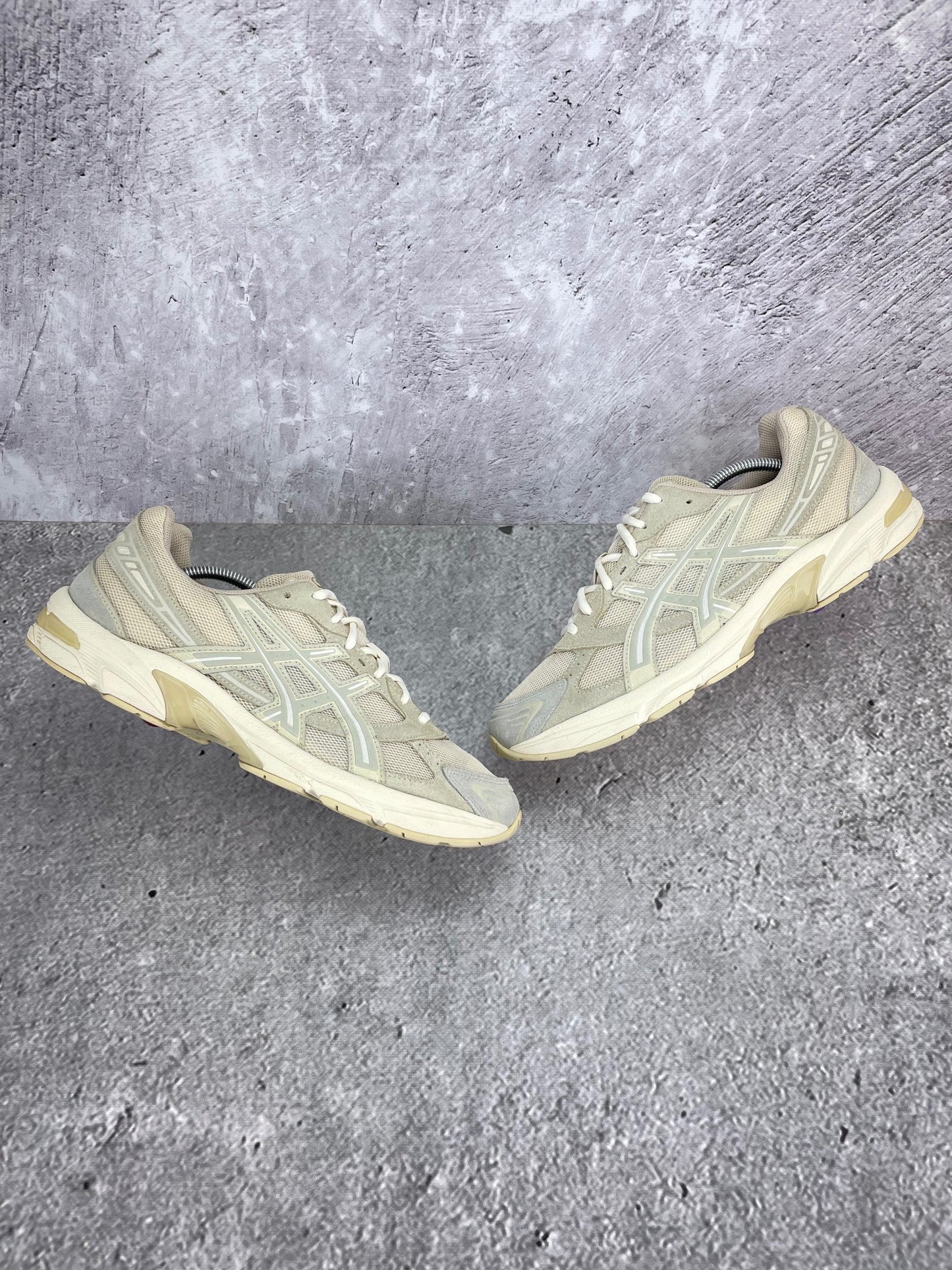 Asics Gel 1130 nieznane - buty sportowe, widok z góry na zewnętrzną stronę butów