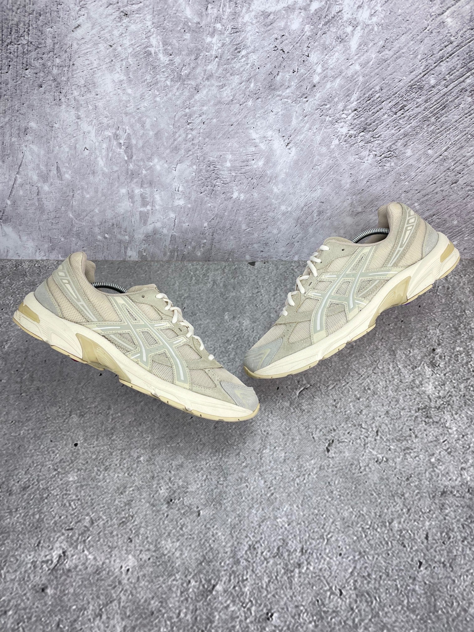 Asics Gel 1130 nieznane - buty sportowe, widok z góry na zewnętrzną stronę butów