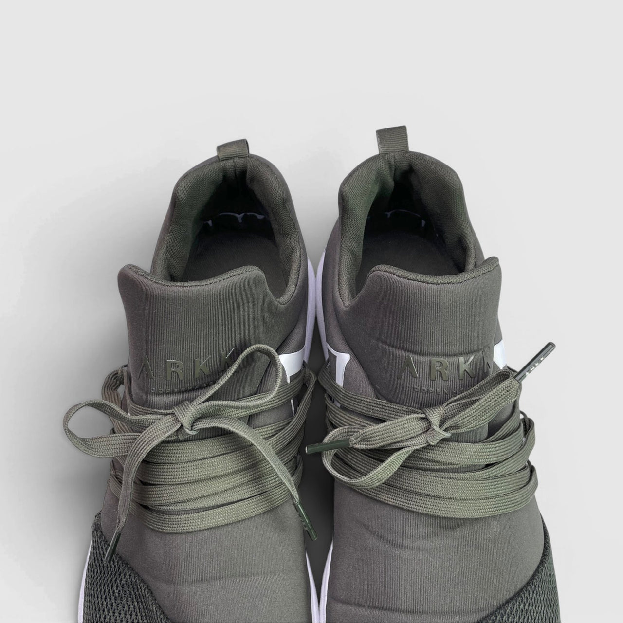 Arkk Copenhagen ARKK Copenhgen Sneakers — buty sportowe męskie w bardzo dobrym stanie rozmiar 44, widok z góry