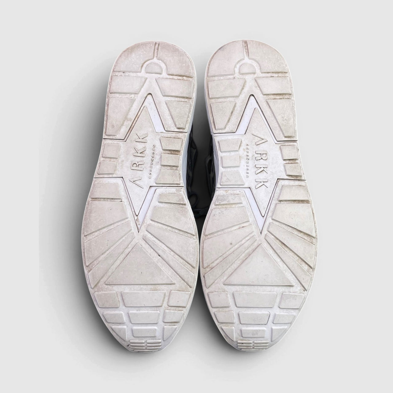 Arkk Copenhagen ARKK Copenhgen Sneakers — buty sportowe męskie w bardzo dobrym stanie rozmiar 44, podeszwa