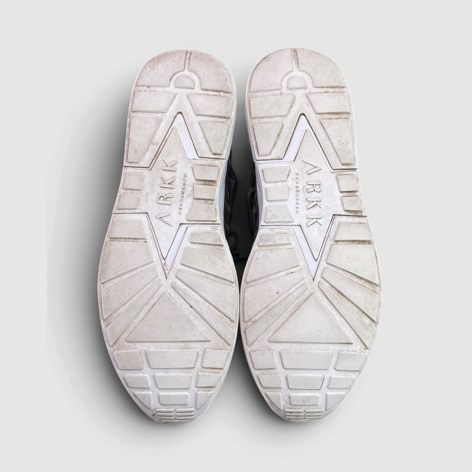 Arkk Copenhagen ARKK Copenhgen Sneakers — buty sportowe męskie w bardzo dobrym stanie rozmiar 44, podeszwa