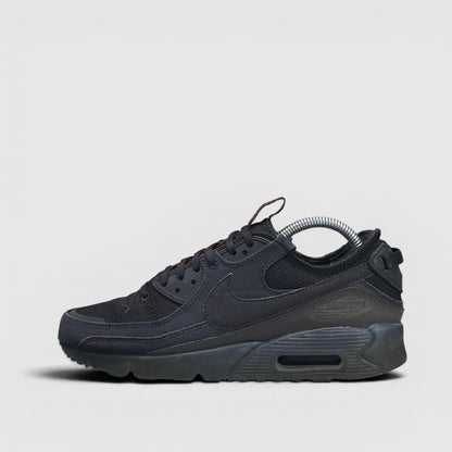 Nike Air Max Terrascape 90 — buty sportowe męskie w bardzo dobrym stanie rozmiar 41, boczny profil, lewa strona