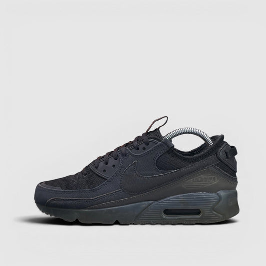 Nike Air Max Terrascape 90 — buty sportowe męskie w bardzo dobrym stanie rozmiar 41, boczny profil, lewa strona