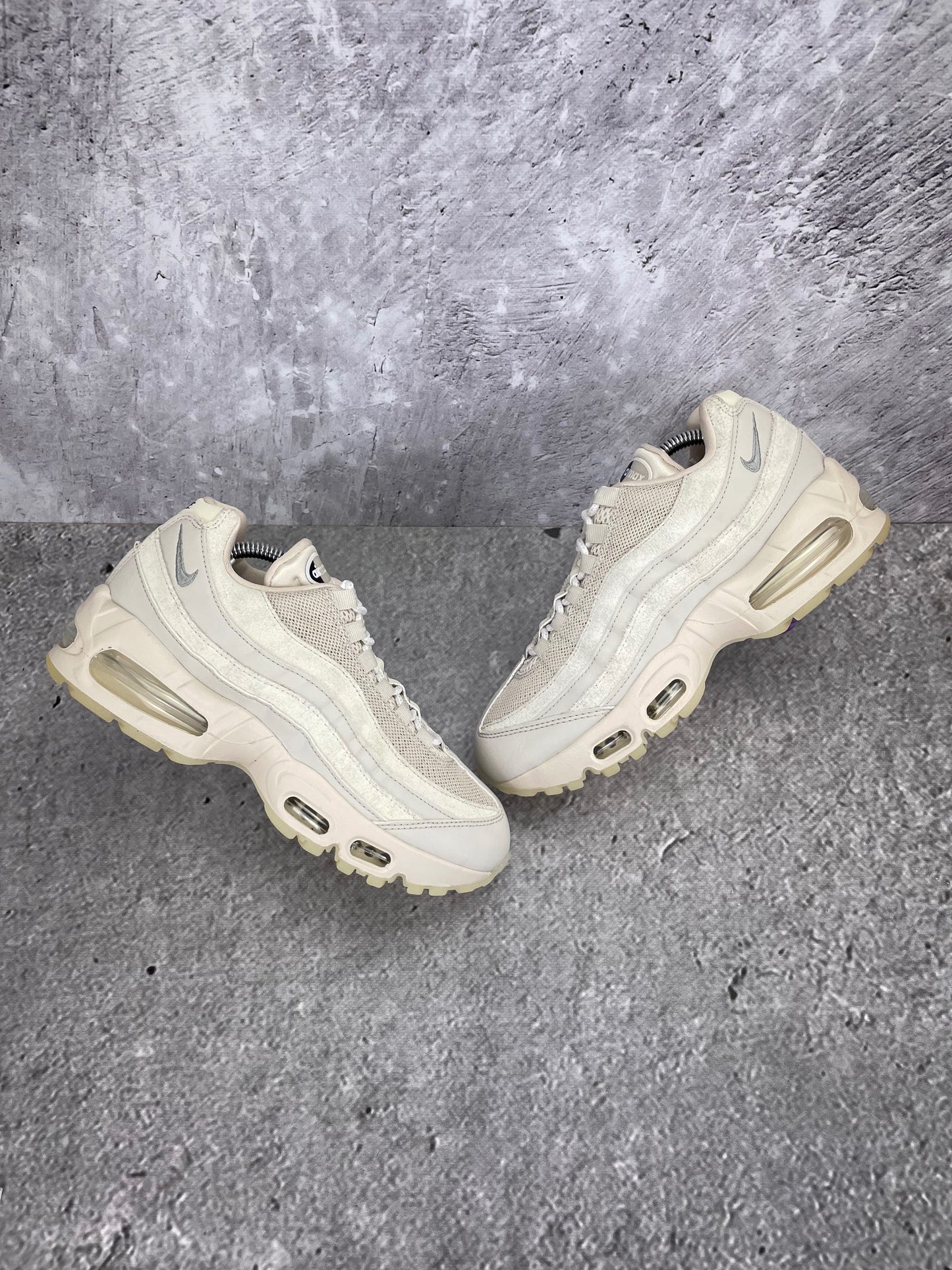 Nike Air Max 95 OG “Soft Pearl” AM95 Soft Pearl - buty sportowe, widok z góry na zewnętrzną stronę butów