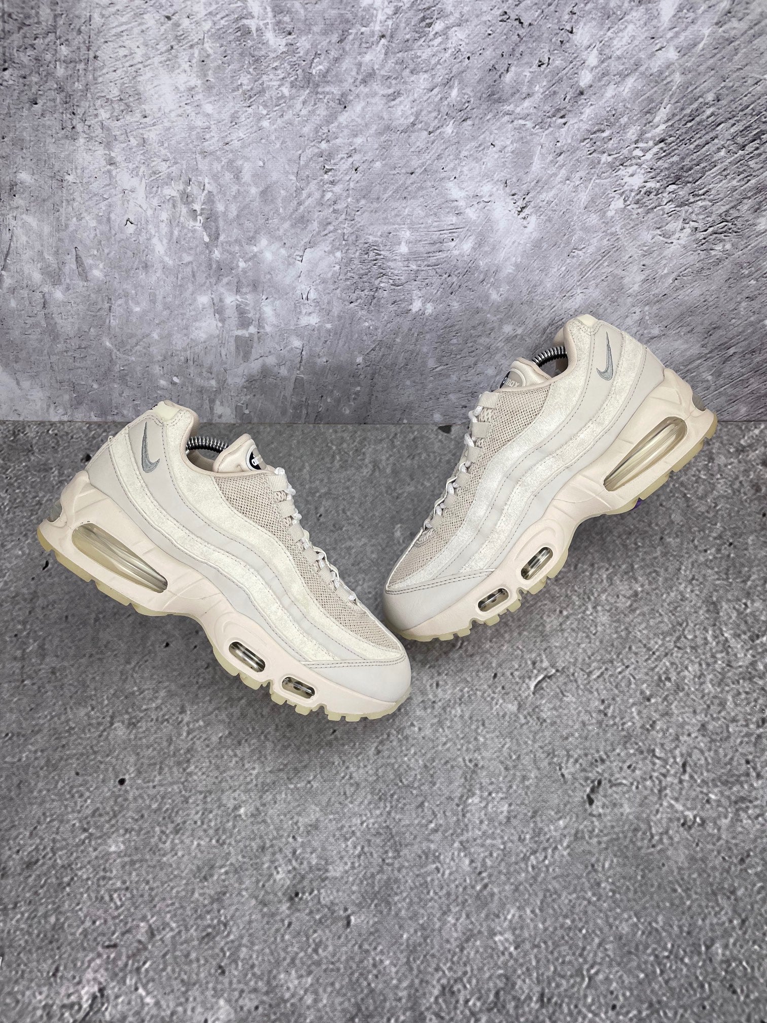 Nike Air Max 95 OG “Soft Pearl” AM95 Soft Pearl - buty sportowe, widok z góry na zewnętrzną stronę butów