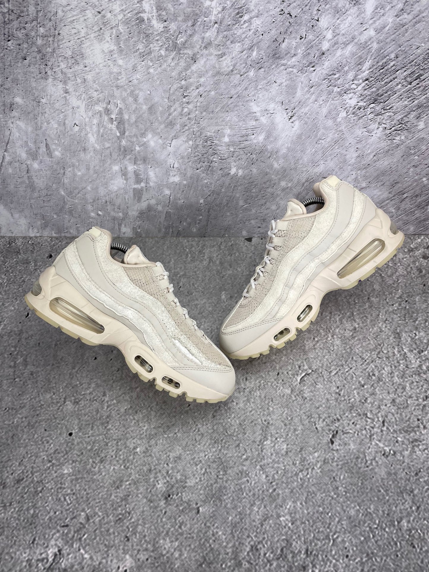 Nike Air Max 95 OG “Soft Pearl” AM95 Soft Pearl - buty sportowe, zewnętrzny panel prawego buta