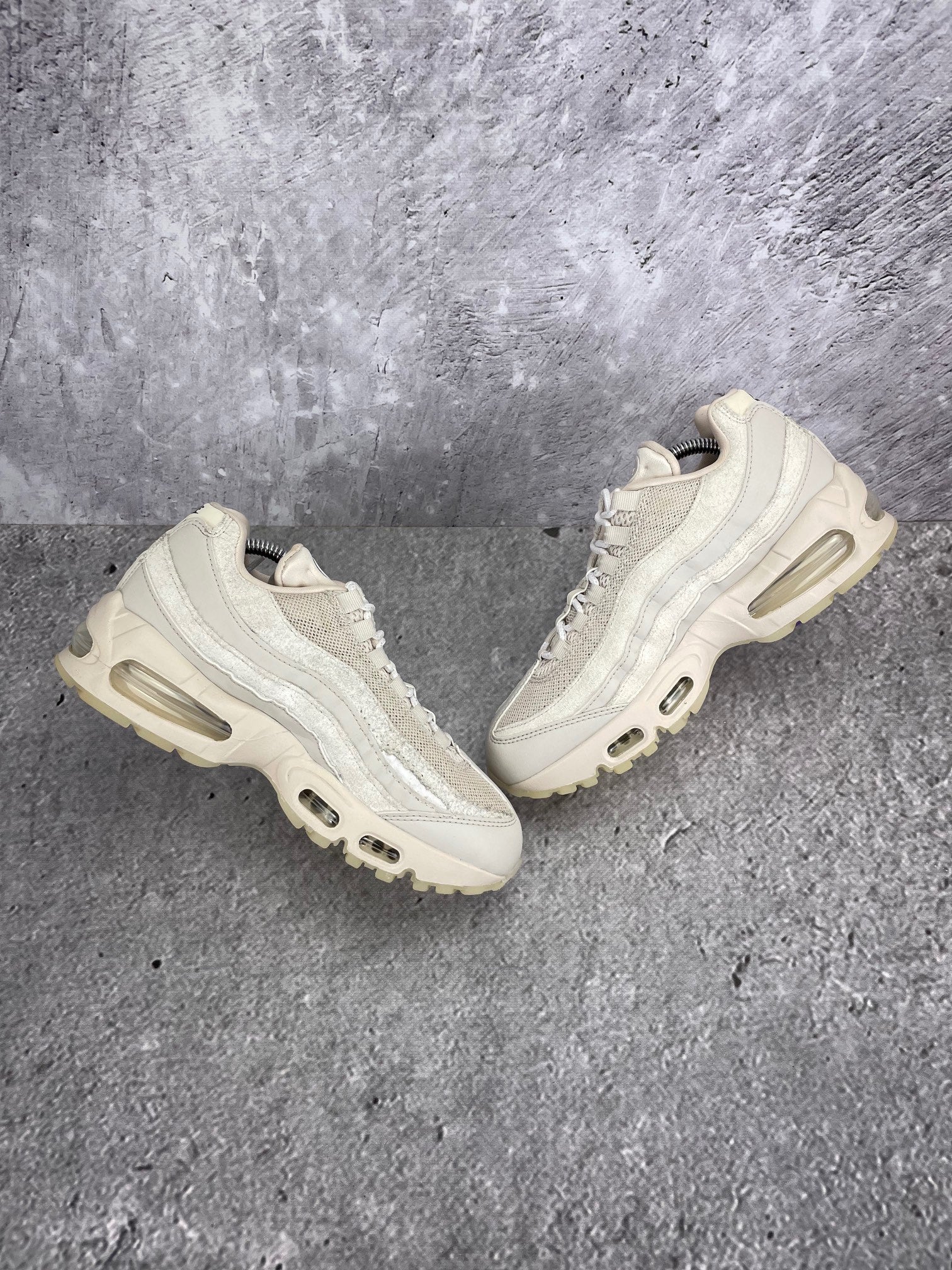 Nike Air Max 95 OG “Soft Pearl” AM95 Soft Pearl - buty sportowe, zewnętrzny panel prawego buta