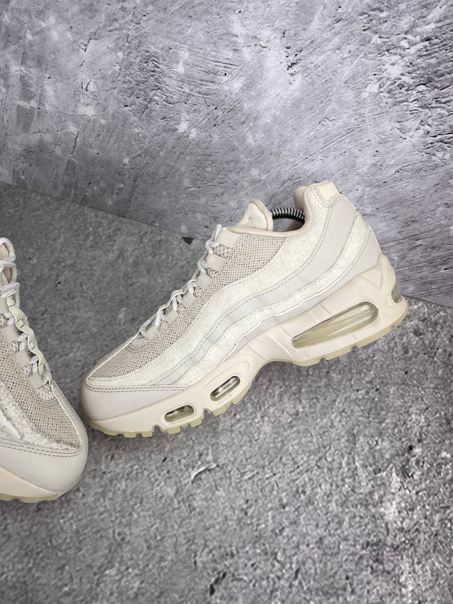 Nike Air Max 95 OG “Soft Pearl” AM95 Soft Pearl - buty sportowe, wewnętrzny panel prawego buta
