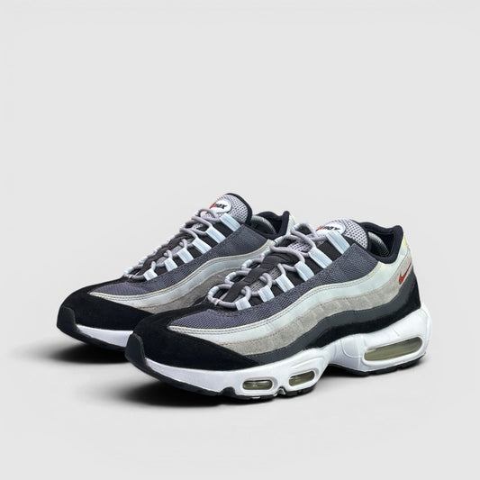 Nike Air Max 95 Rugged Orange — buty sportowe męskie w bardzo dobrym stanie rozmiar 44.5, para butów