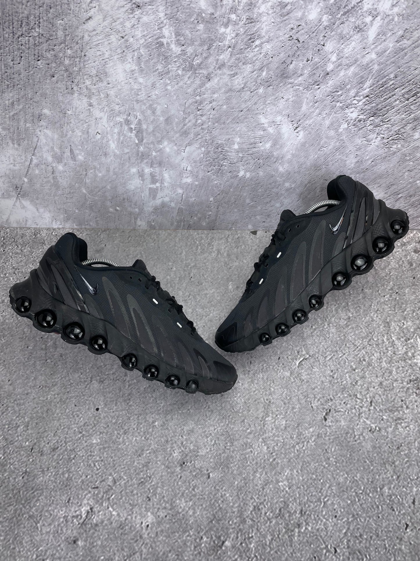 Nike Air Max Dn8 FQ7860-002 - buty sportowe, widok z góry na zewnętrzną stronę butów