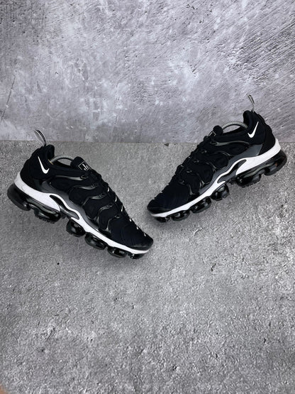 Nike Air VaporMax Plus Overbranding - buty sportowe, widok z góry na zewnętrzną stronę butów