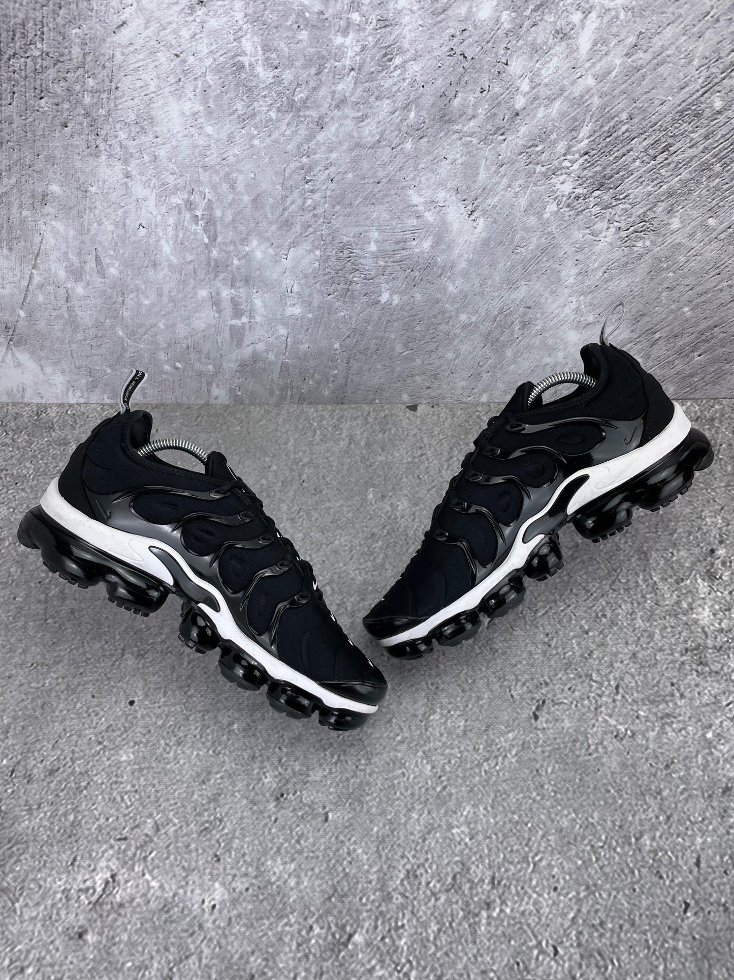 Nike Air VaporMax Plus Overbranding - buty sportowe, zewnętrzny panel prawego buta