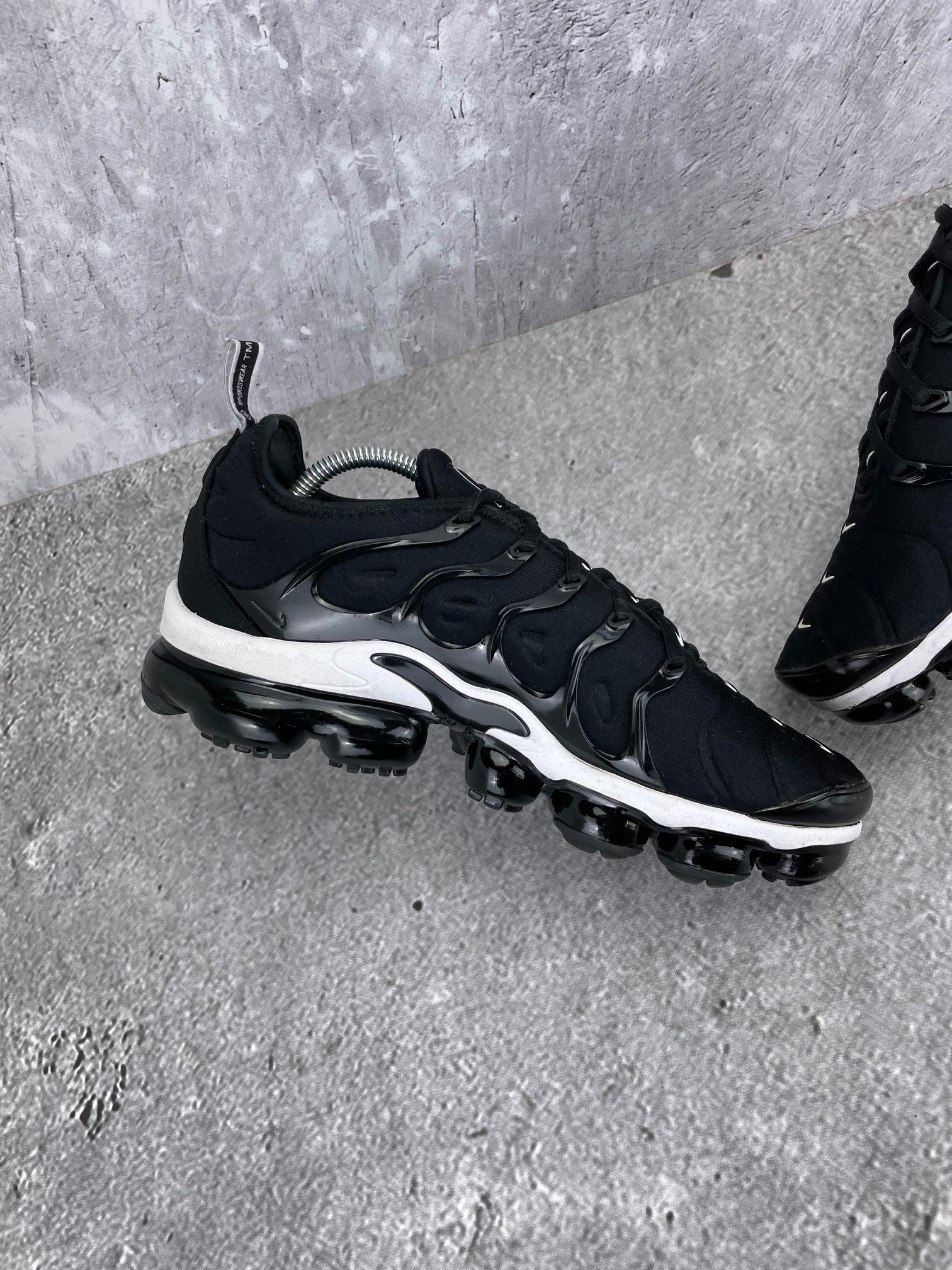 Nike Air VaporMax Plus Overbranding - buty sportowe, wewnętrzny panel lewego buta