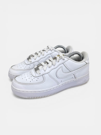 Nike Air Force 1 Low Triple White - buty sportowe, widok z boku