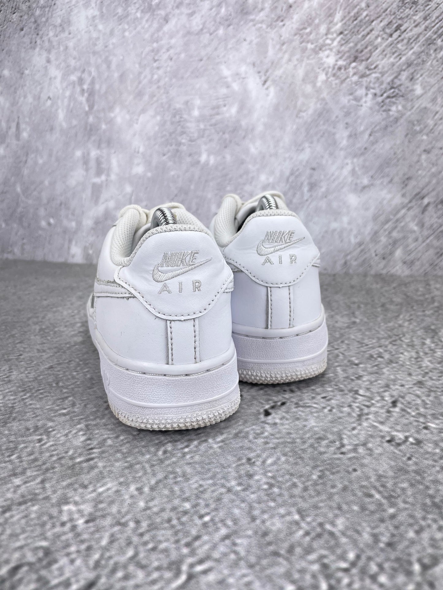 Nike Air Force 1 Low Triple White - buty sportowe, widok z tyłu