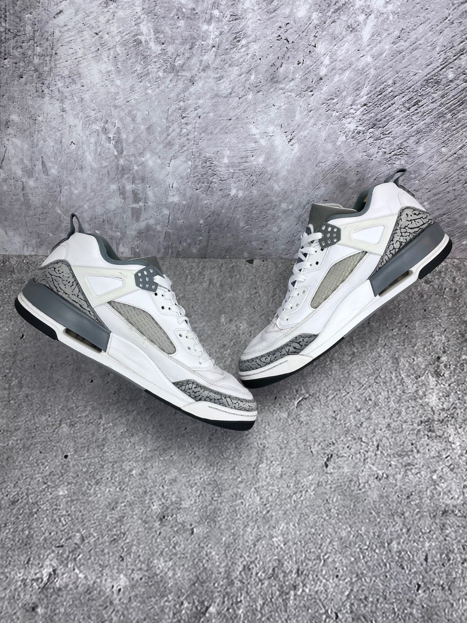 Jordan Spizike Low Cool Grey - buty sportowe, zewnętrzny panel prawego buta