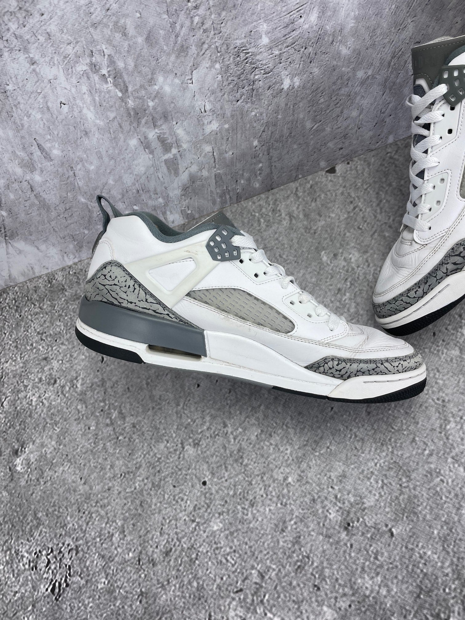 Jordan Spizike Low Cool Grey - buty sportowe, wewnętrzny panel lewego buta