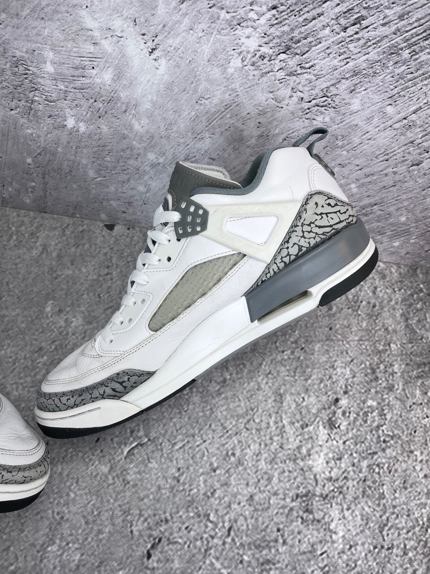 Jordan Spizike Low Cool Grey - buty sportowe, wewnętrzny panel prawego buta