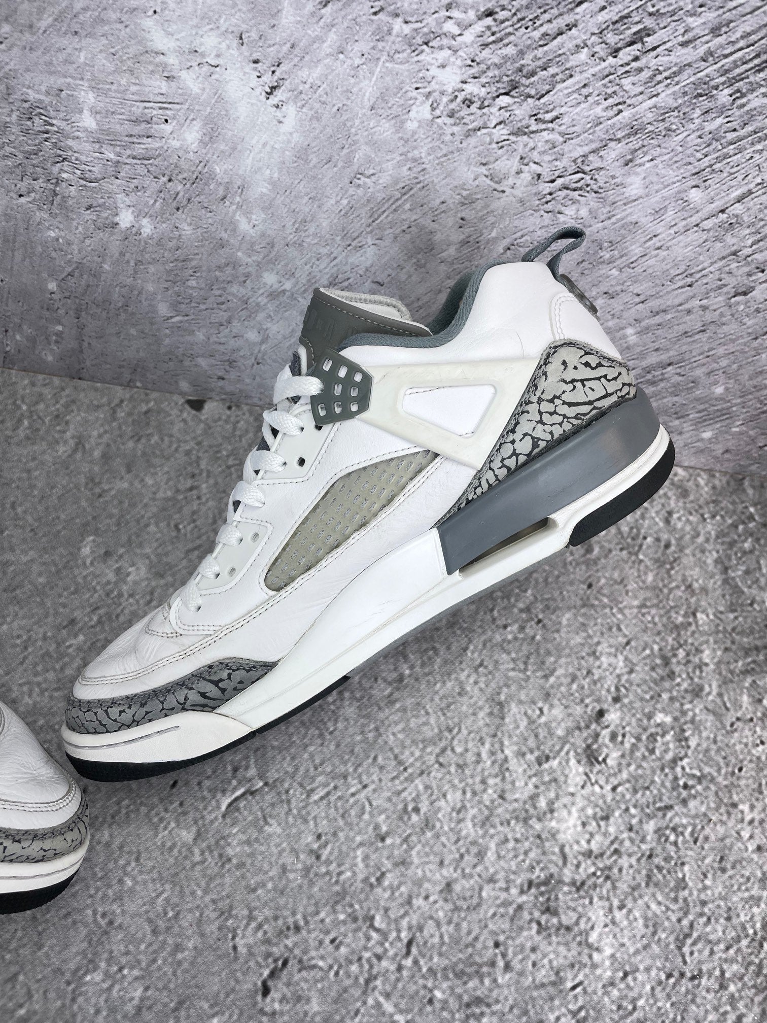 Jordan Spizike Low Cool Grey - buty sportowe, wewnętrzny panel prawego buta